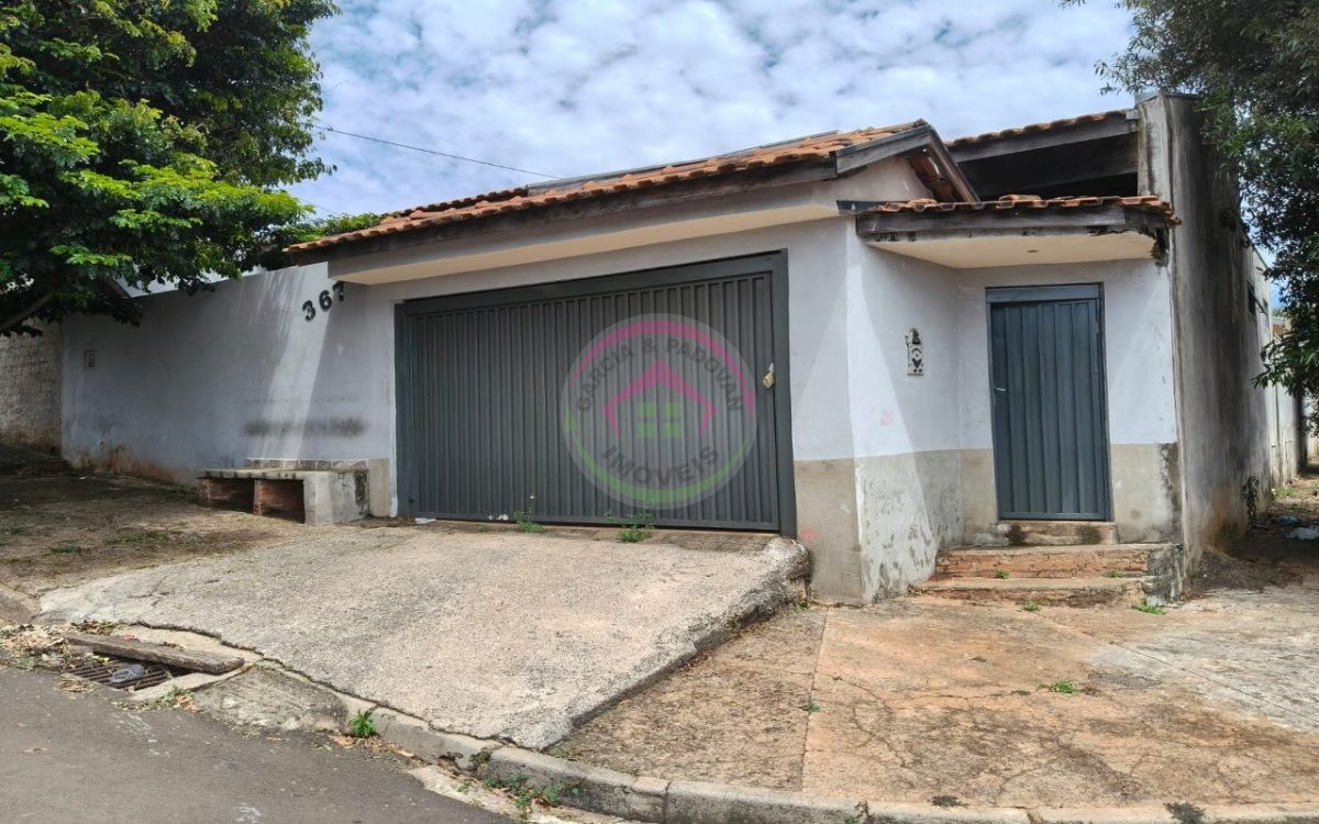Vende se Casa grande no Jardim Continental em Botucatu SP - Botucatu