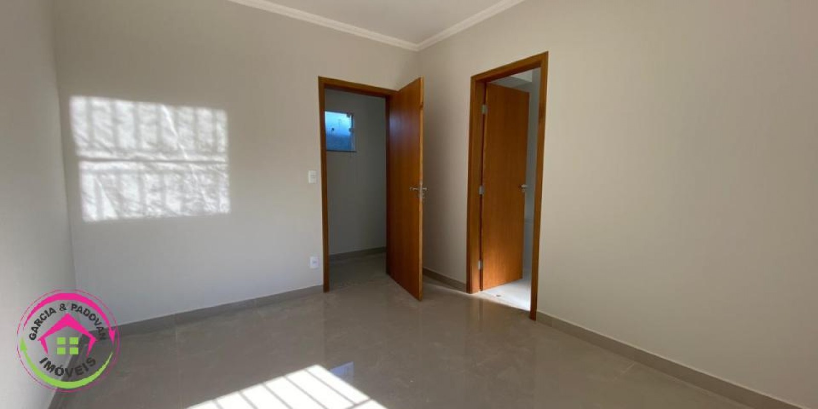 Vende se Linda Casa - Botucatu - SP  - Foto 1 de 34