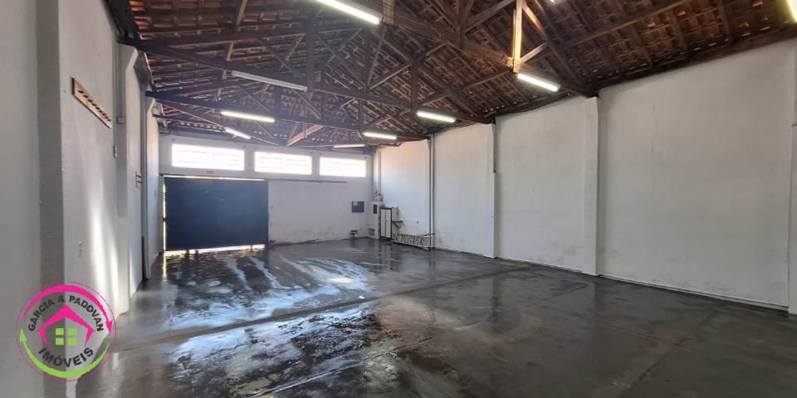 Vende se  Barracão  Comercial - Bairro Vila Dos Lavradores - Botucatu - SP - Foto 2 de 8