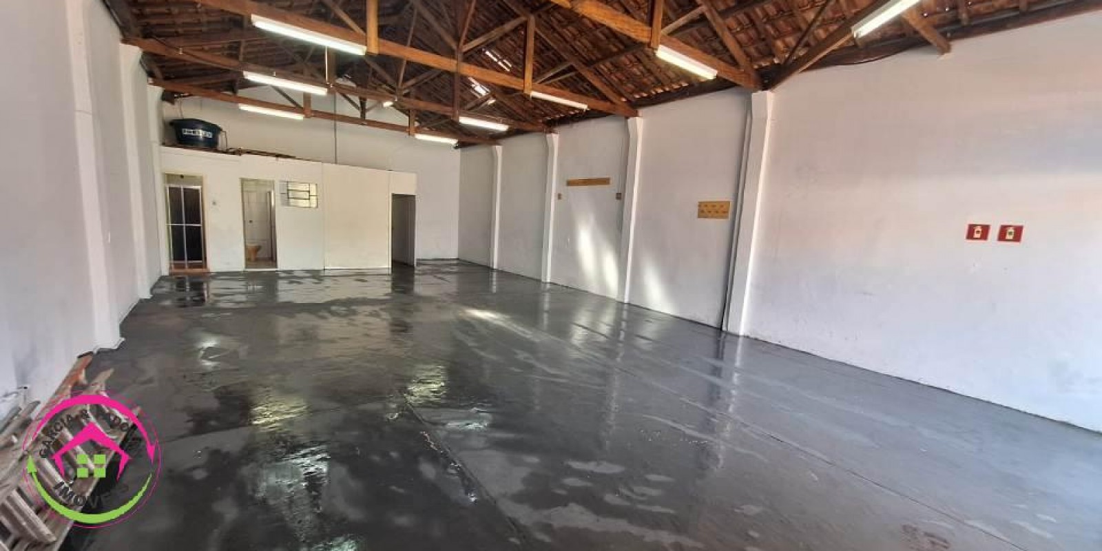 Vende se  Barracão  Comercial - Bairro Vila Dos Lavradores - Botucatu - SP - Foto 3 de 8