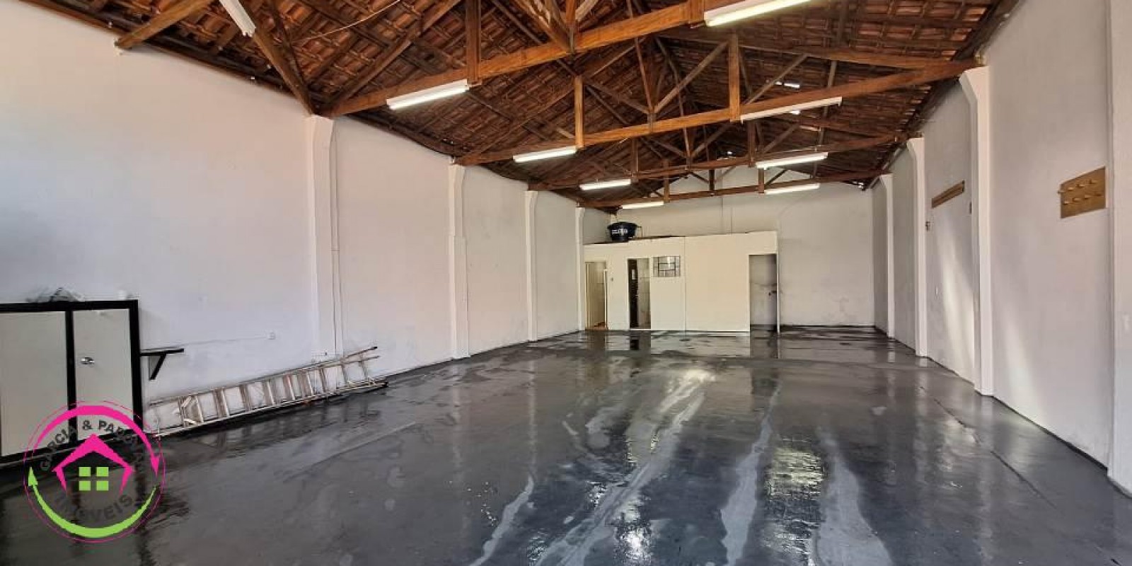 Vende se  Barracão  Comercial - Bairro Vila Dos Lavradores - Botucatu - SP - Foto 4 de 8