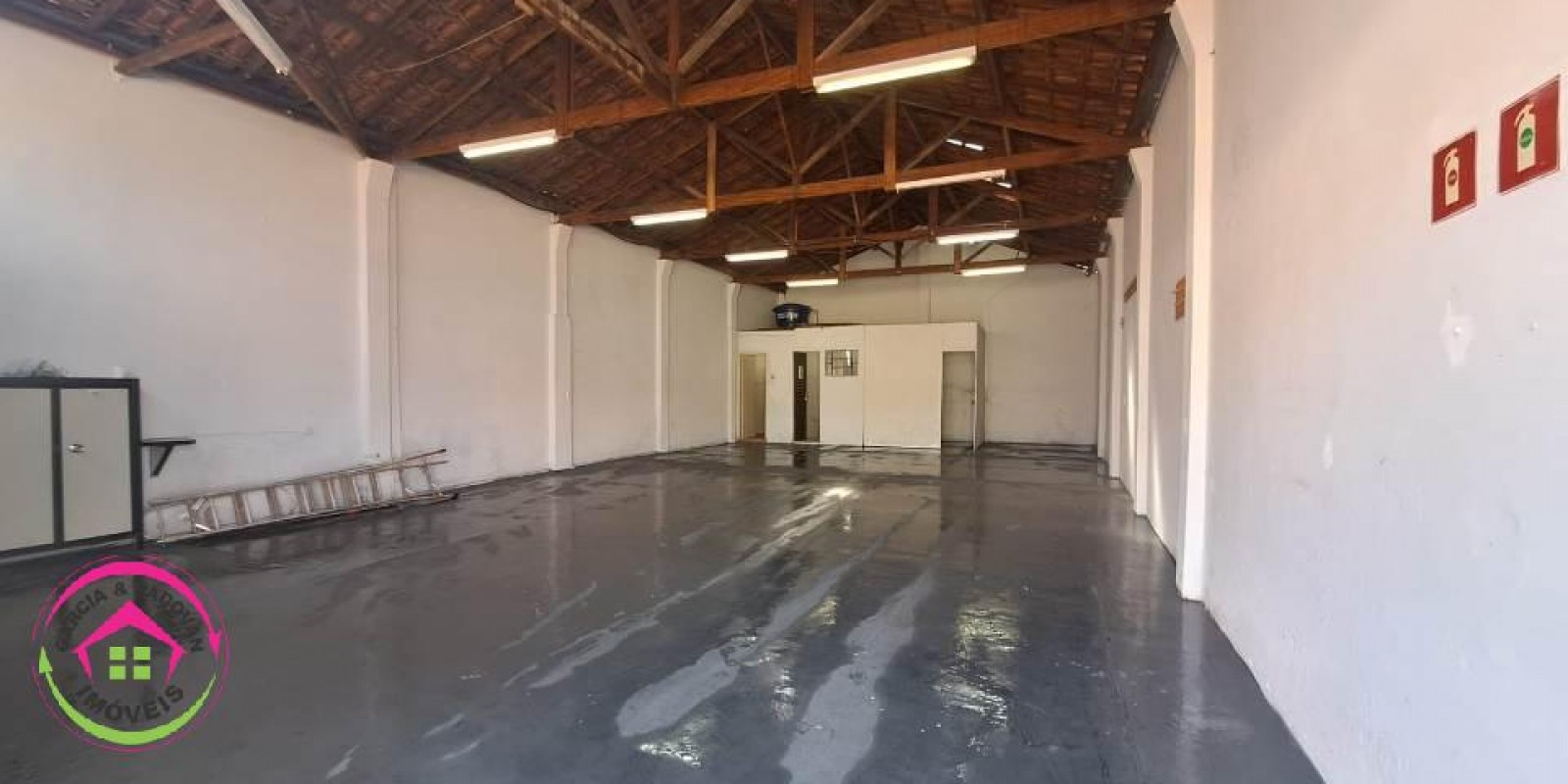 Vende se  Barracão  Comercial - Bairro Vila Dos Lavradores - Botucatu - SP - Foto 5 de 8