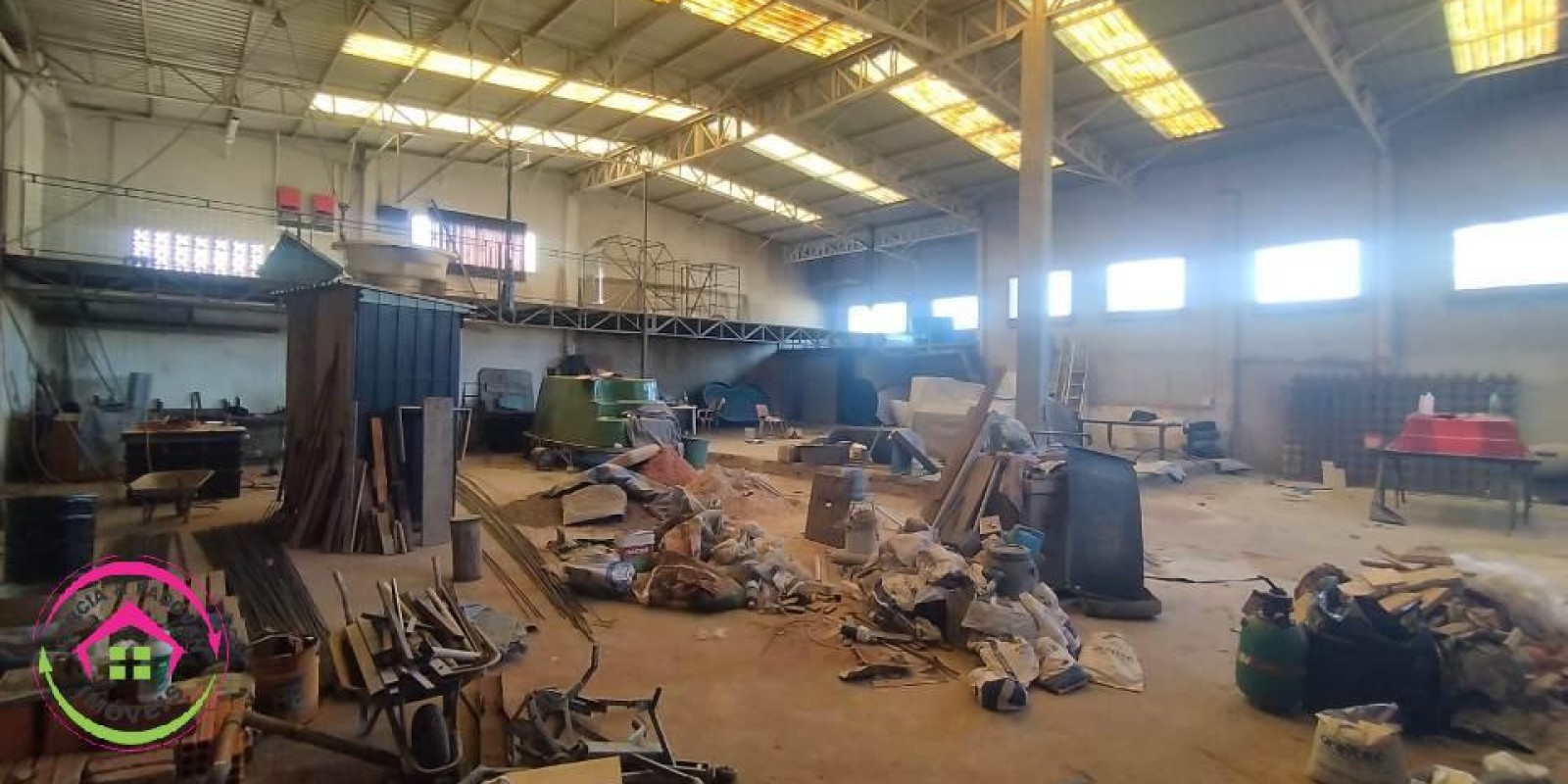 Vende se Barracão - Região Central - Botucatu - SP - Foto 2 de 2