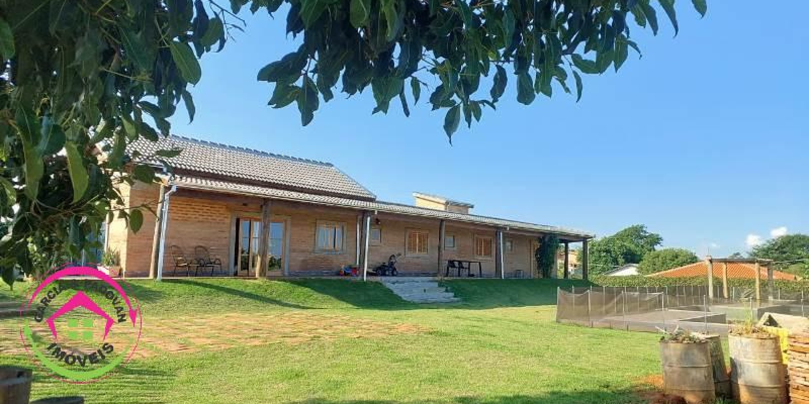 Vende se Casa em Cond.  Fechado Laguna - Botucatu - SP