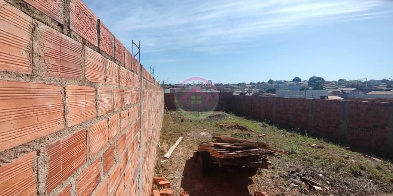 Oportunidade de Investimento Vende-se Terreno murado no Lívia I - Botucatu - SP Oportunidade de Investimento Vende-se Terreno murado no Lívia I - Botucatu - SP