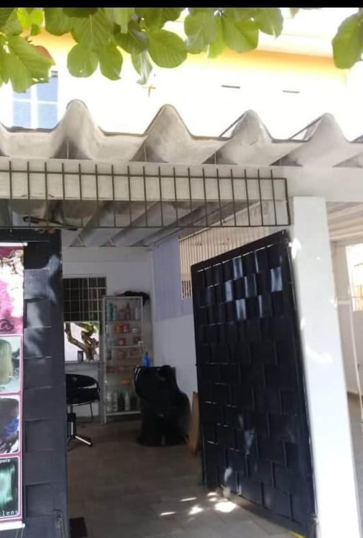 Vende se Casa Térrea + Sobrado - Chácara dos Pinheiros - Botucatu/ SP - Botucatu
