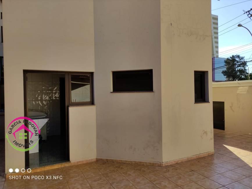 Vende se Com 4 dormitórios sendo 3 suítes na Vila dos Médicos em Botucatu SP - Botucatu