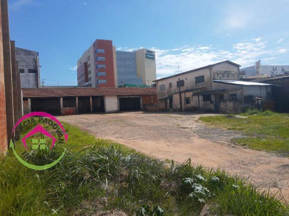Barracao Comercial para Alugar em Botucatu SP - 1500 m2 com Casa de 3 Dormitórios - Botucatu