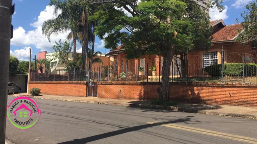 Belissima Casa a Venda em Botucatu SP - Jd Bom Pastor - Botucatu
