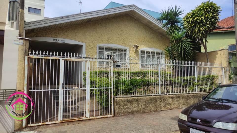 Vende se Casa na Região Central de Botucatu - SP - Botucatu