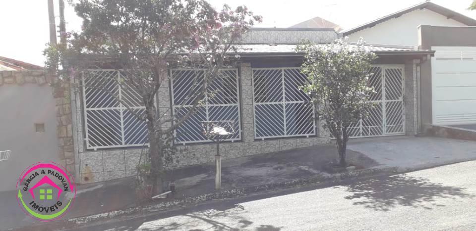 Casa à Venda - Excelente Localização - COHAB 1 - Botucatu - SP - Botucatu