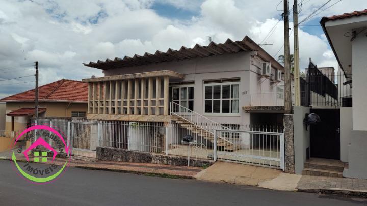 Vende-se casa no Centro - Botucatu - SP - Botucatu