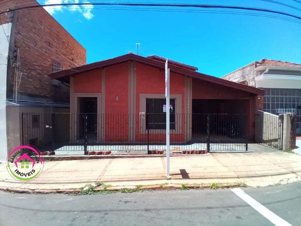 Casa à Venda - ao lado: Col. Santa Marcelina - Botucatu - SP - Botucatu