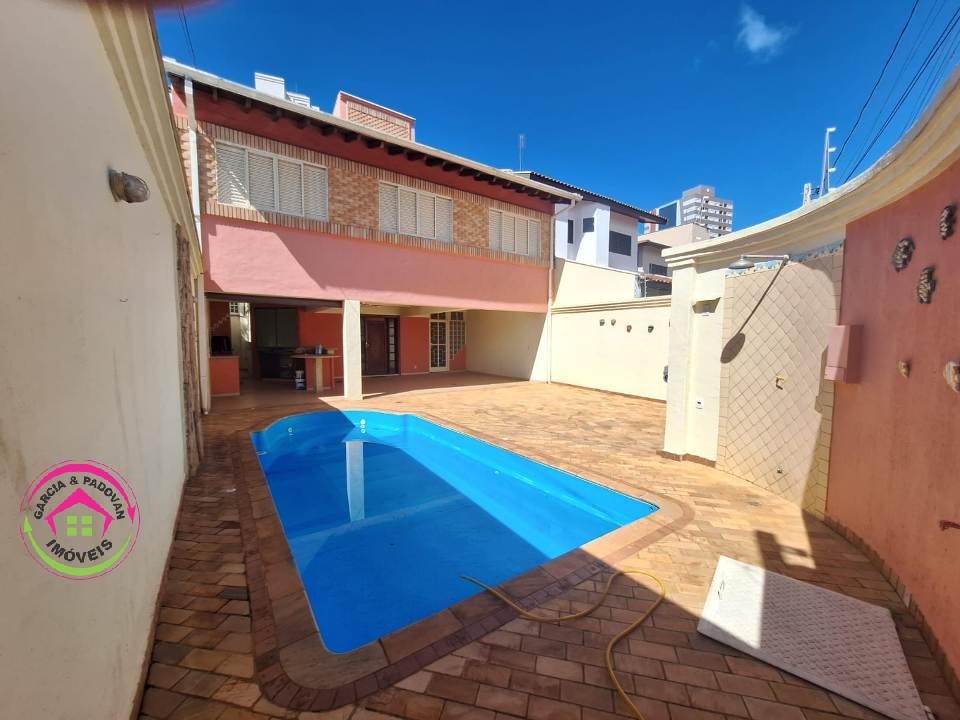 Vende se Sobrado com Piscina - Vila Dos Médicos - Botucatu - SP - Botucatu