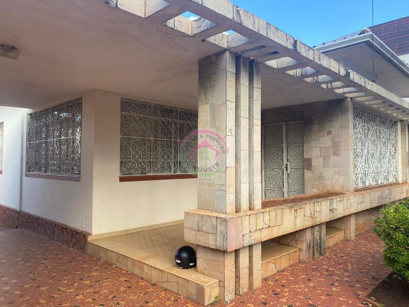 Vende se Casa Antiga no Centro de Botucatu SP - Botucatu