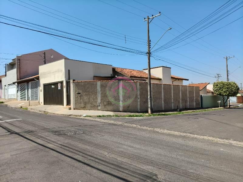 Vende-se Casa no Bairro Cabos e Soldados em Botucatu/SP  - Botucatu