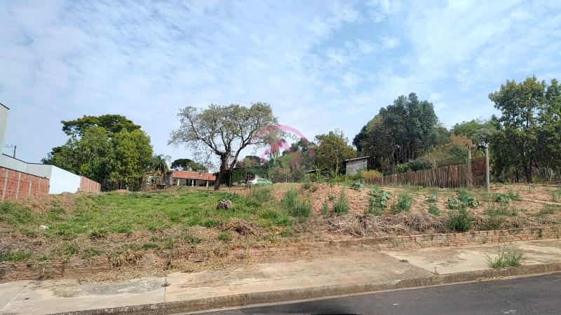 Vende-se Terreno Convívio em Botucatu SP - Botucatu