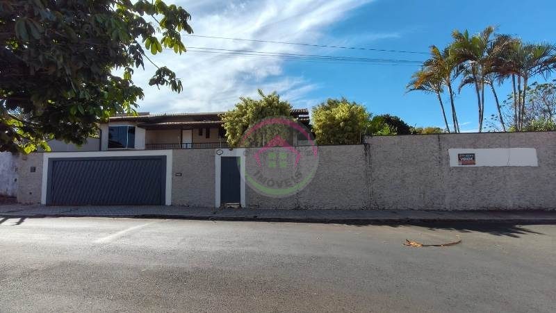 Linda Casa à Venda no Bairro Alto em Botucatu SP - Botucatu