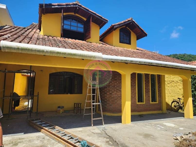 Sobrado com excelente estrutura na Praia de Pernambuco no Guarujá SP - Guarujá