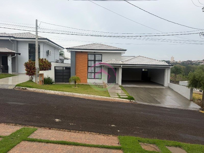 Casa no Condomínio Chácara Santo Antônio em Botucatu SP - Botucatu