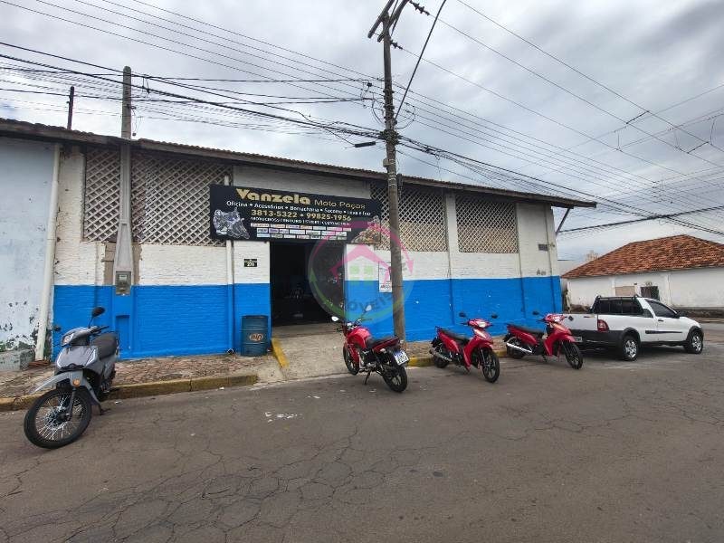 Vende se Barracão de esquina na Vila São Lúcio em Botucatu SP - Botucatu